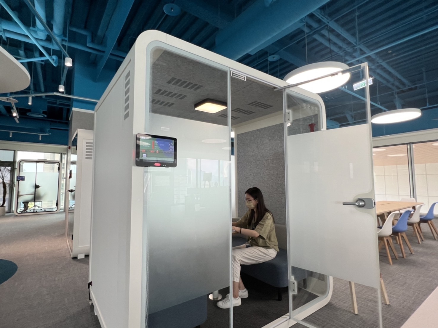 SG胜游高雄據點的智慧行動辦公艙，展現SG胜游在面板以外的研發應用軟實力